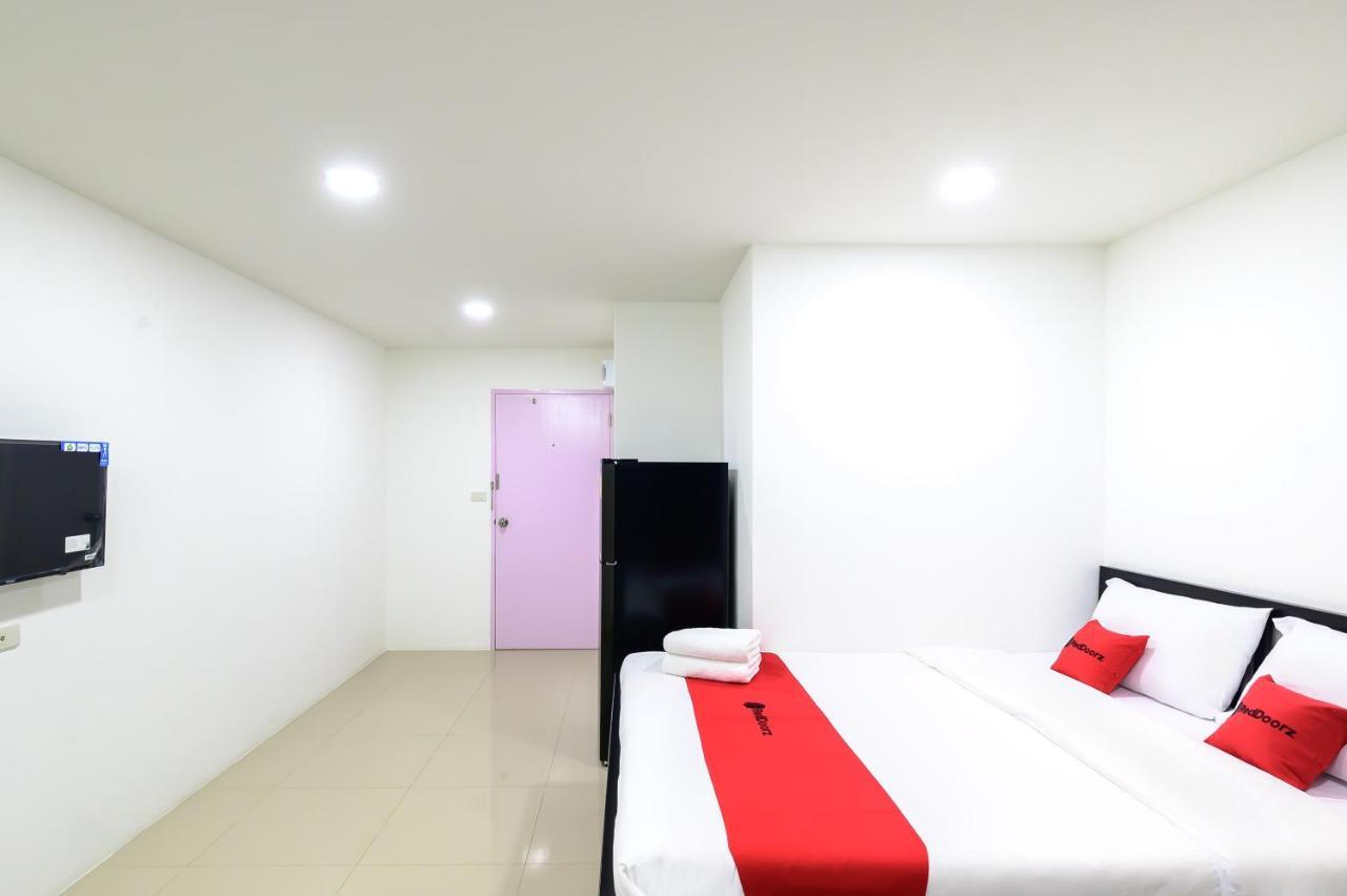 The Living Block Hotel Banguecoque Exterior foto